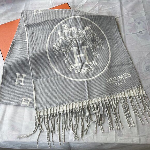 Hermès Grey Scarf With Tassels - Picture 1 of 6
